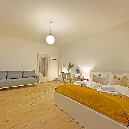1 Bedroom Apartments, 18 Minutes To The Center, Smart Tv Lejlighed
