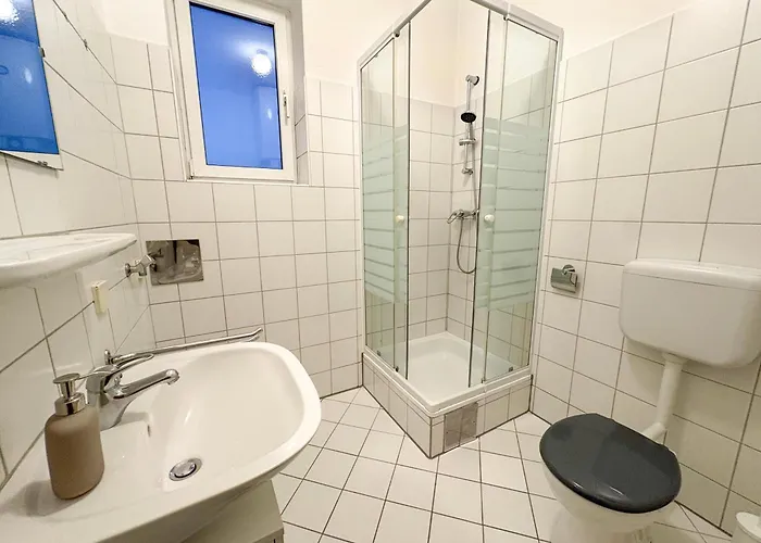 Lägenhet 1 Bedroom Apartments, 18 Minutes To The Center, Smart Tv *